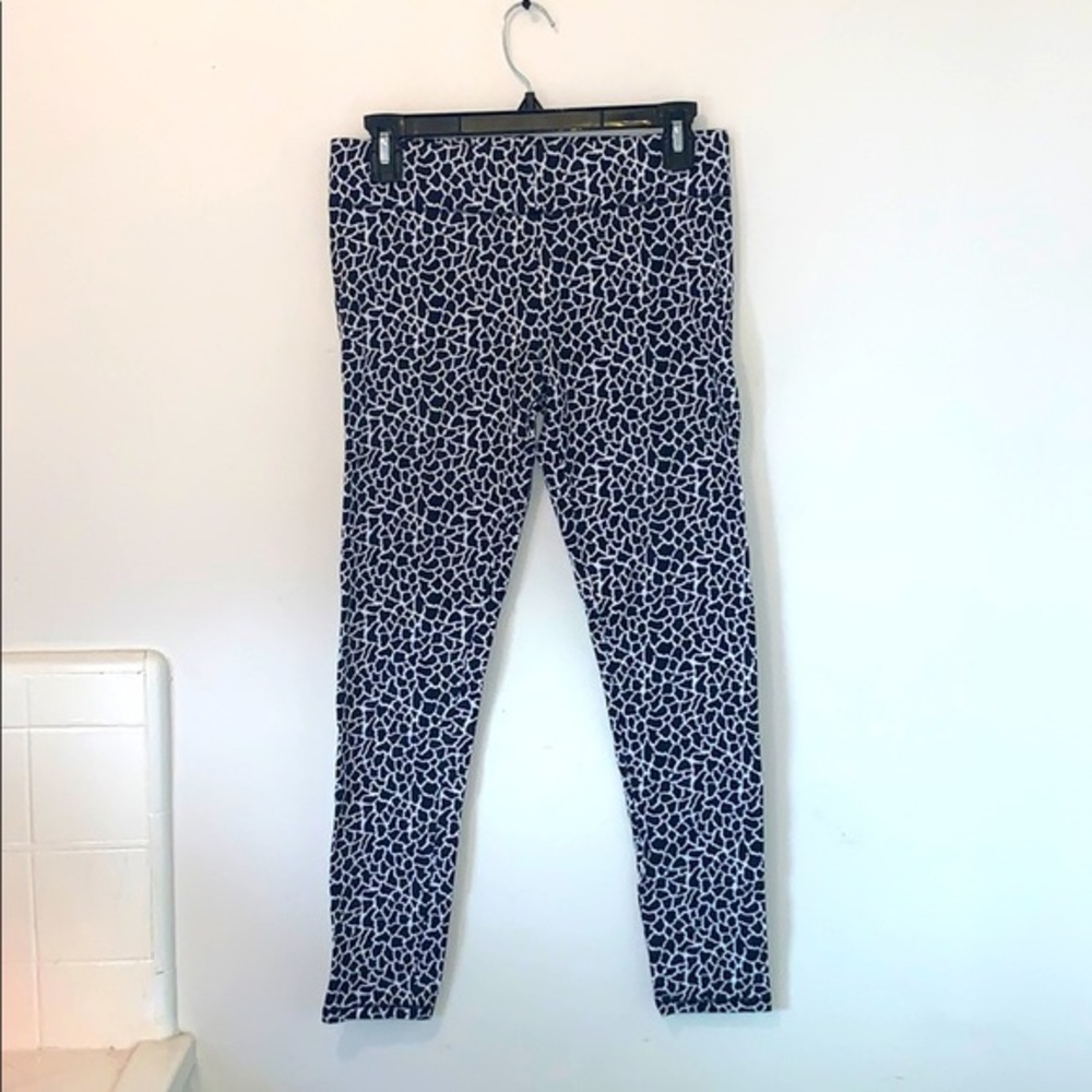 Women’s Sm Black & White Leopard Print Leggings
